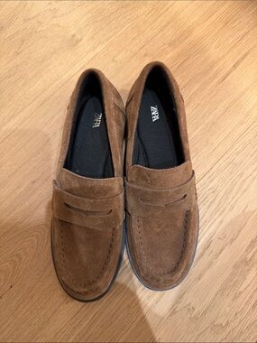 Zara woMen’s Brown Suede Slip-On Penny Loafers